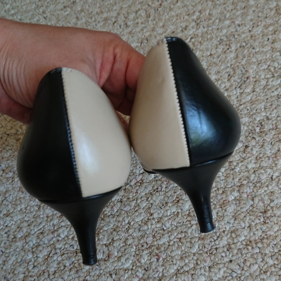 LK Bennett Black and Cream pointy toe with bow pump size 39.5 - Picture 11 of 16